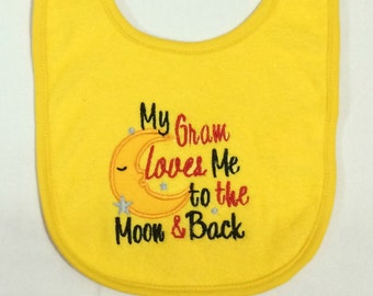 Mi abuela me ama hasta el babero bordado personalizado Moon & Back