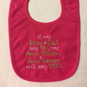 ママとパパがNOと言ったら、叔母と叔母はYESと言うでしょう。カスタム刺繍のよだれかけ