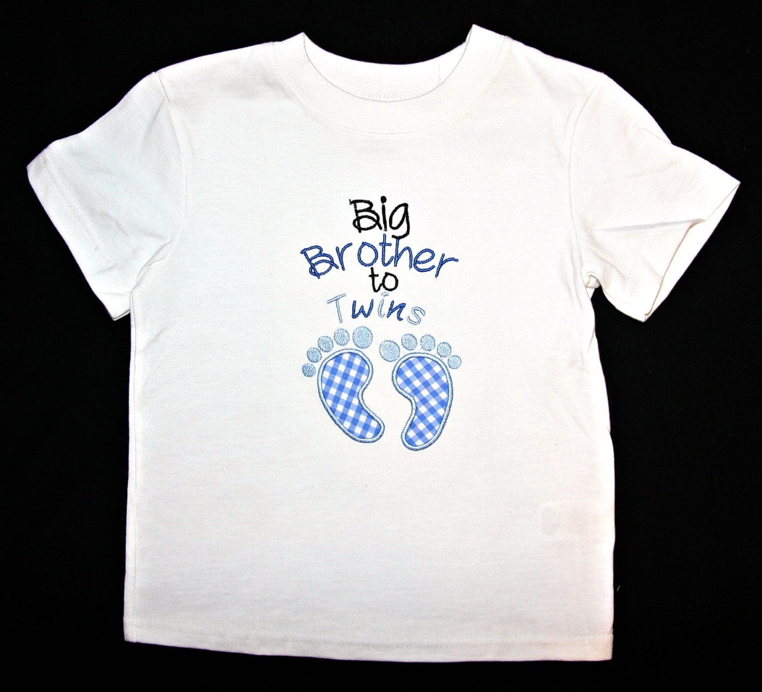 Gran hermano gemelos appliqued camisa de pies de bebé