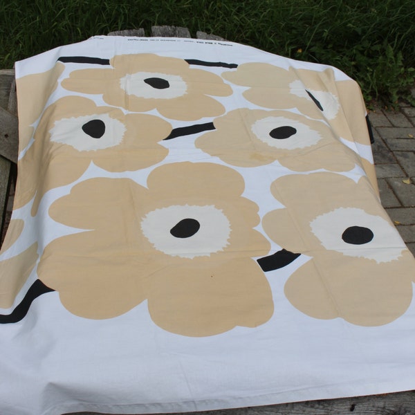 Vintage Marimekko Fabric   MAIJA ISOLA 1965 Design Beige White White UNIKKO  / Marimekko Tablecloth / Finnish Cotton Poppy print