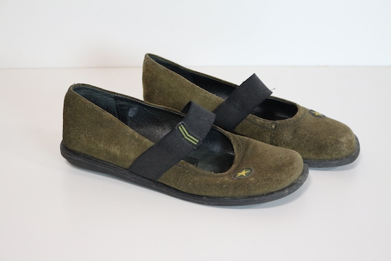 ROOTS Shoes Vintage Mary Jane Pumps  Khaki Flat M… - image 2