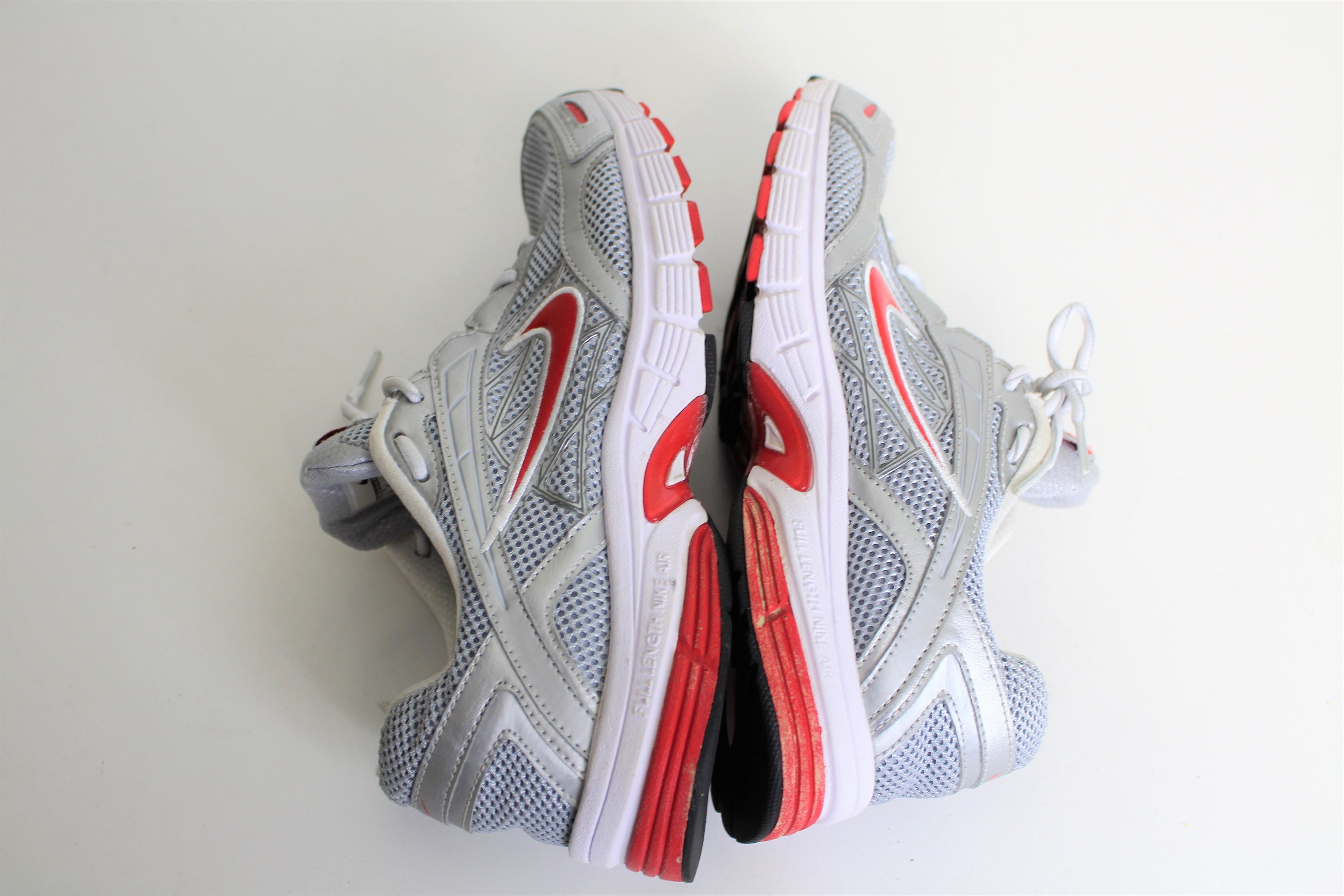 Nike AIR ALARIS White and Gray Running Sneakers with Red Swoosh Accent, NEW Vintage NIKE Air Alaris Shoes Mens Nike Sports Trainers Mens  main image 3