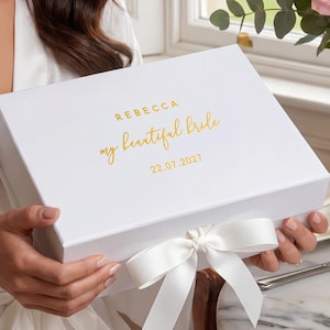 Caixa de Lembranças Personalizada "Minha Linda Noiva": Cesta de Casamento com Detalhes em Folha Metálica (A5, Grande, A4, GG)