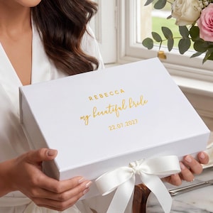 Caixa de Lembranças Personalizada "Minha Linda Noiva": Cesta de Casamento com Detalhes em Folha Metálica (A5, Grande, A4, GG)