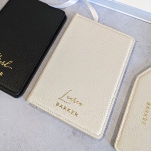 Personalisierte Reisepasshülle und Gepäckanhänger – Kunstleder – Oyster, Schwarz und klassisches Blau