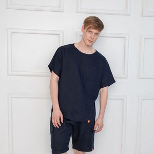 Conjunto de camiseta y pantalones cortos de hombre de lino azul oscuro natural, pijama de hombre, conjunto de verano de lino orgánico y sostenible, traje de salón de lino de verano