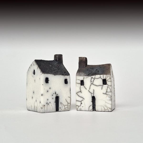 Casa cuadrada mediana Raku de cerámica hecha a mano