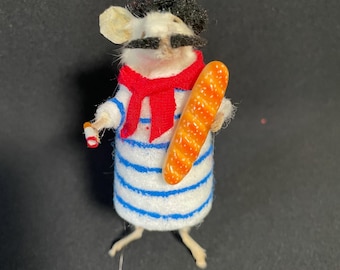 Taxidermied François Mouse