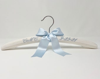 Monogrammed Bridal Hanger, Wedding Hanger, Shower Gift, Wedding Gown, Bride's Hanger, Wedding Photography, Gown Hanger, Custom Hangers,