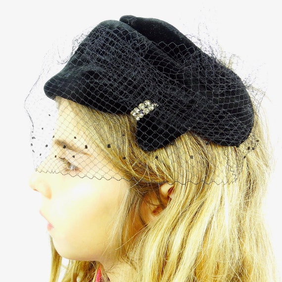 Vintage 40s fascinator hat with veil half hat velv