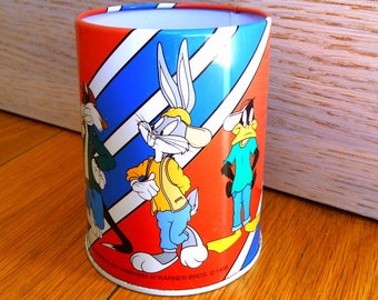 Vintage Looney Tunes pencil holder cup Warner Bros 1998 tin pen holder collectible hollywood memorabilia