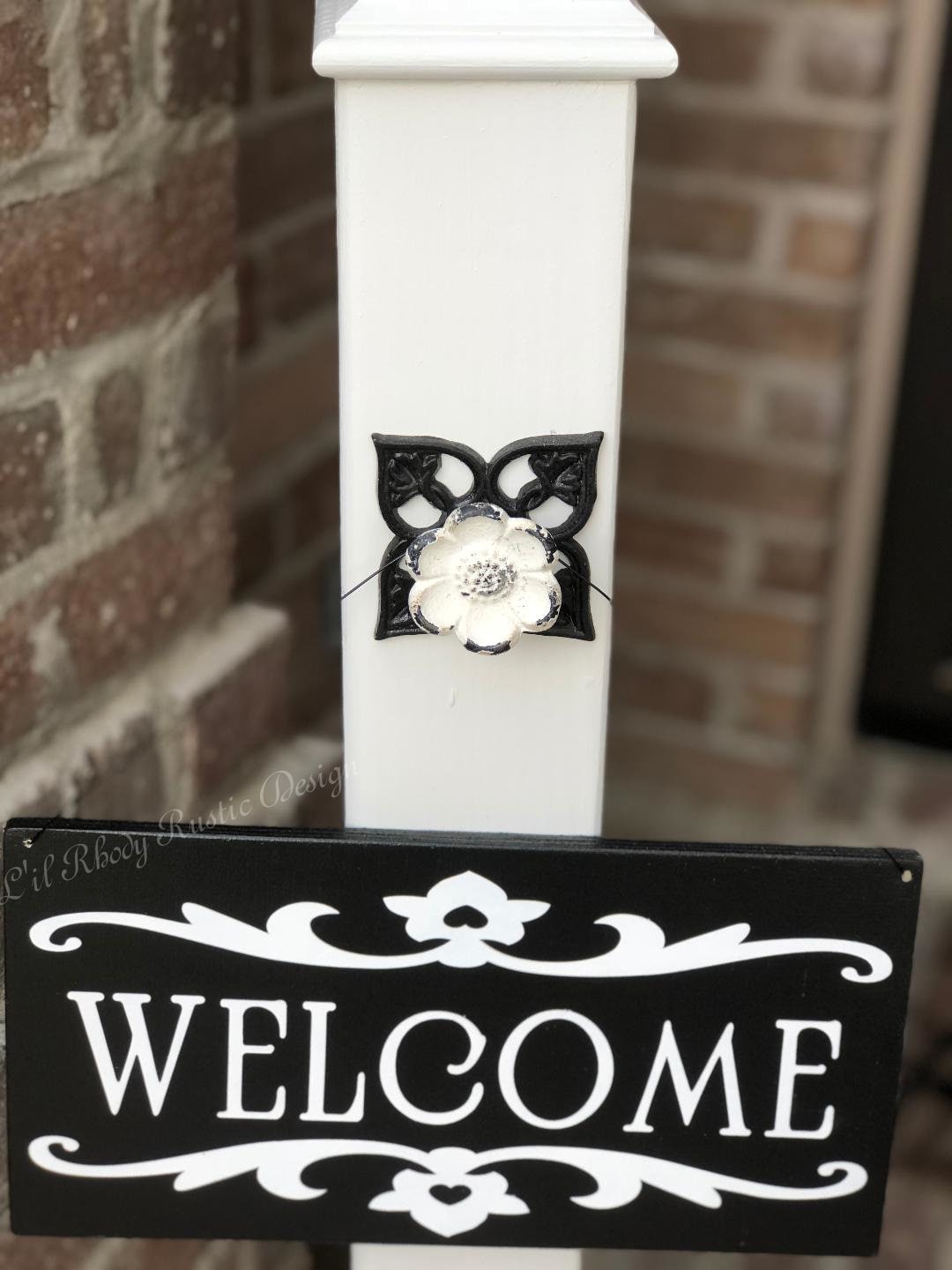 Decorative Welcome Porch Post With Welcome Sign