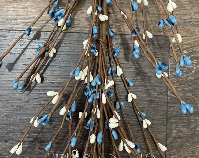 Blue and White Pip Berry Garland, Country Garland, Floral Garland, Spring Garland