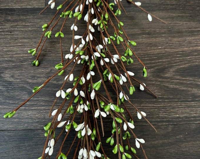 Green and White 60" Pip Berry Garland