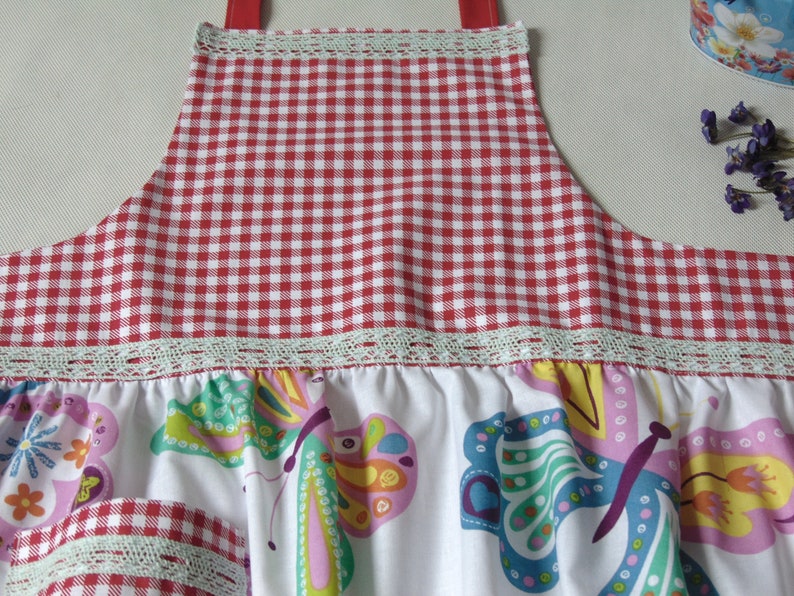 Children's apron, different patterns with the child's name image 6