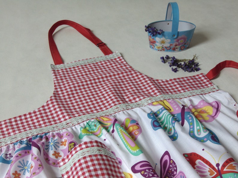 Children's apron, different patterns with the child's name image 4