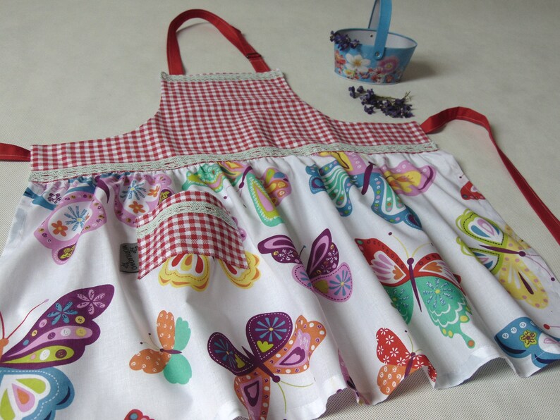 Children's apron, different patterns with the child's name image 5