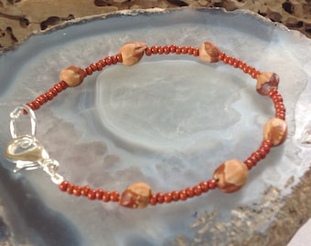 Pulsera de cuentas fantasma marrones