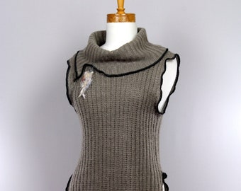 Fitted sleeveless sweater, large wide collar, removable decorative brooch, women's tank top, fair trade