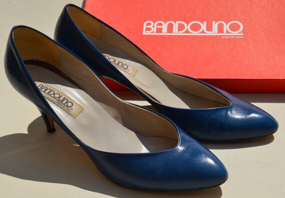bandolino navy blue heels