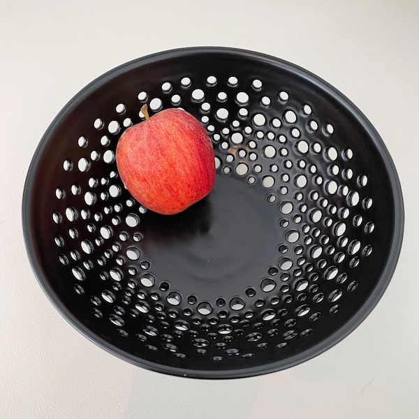 Fruit Bowl...a berry bowl must for airing your avocados, pitted fruit or tomato's before they're ripe...in 4 glaze colors...and 3 sizes.