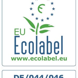 K&ouml;nnte beinhalten: EU Ecolabel-Zertifizierungszeichen mit einem gr&uuml;nen Blattdesign und einem blauen Kreis, der ein Euro-Symbol und Sterne enth&auml;lt. Der Text "EU Ecolabel" und "www.ecolabel.eu" ist in blau. Der Text "DE/044/046" ist in blau auf wei&szlig;em Hintergrund.