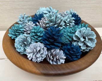 Piñas pequeñas rociadas en azul - Paquete de 30 - Diferentes opciones para bodas, eventos, celebraciones y decoración del hogar