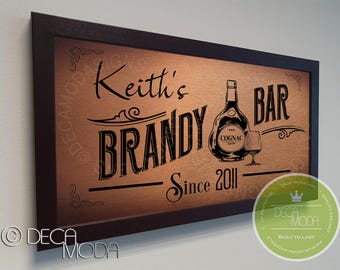 Personalisiertes Brandy Bar Schild: Gebürstetes Metall-Finish, Holzrahmen
