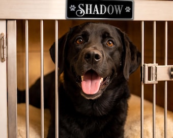 Placa personalizada com o nome do seu cão: Metal prateado escovado, resistente às intempéries, presente para amantes de cães.
