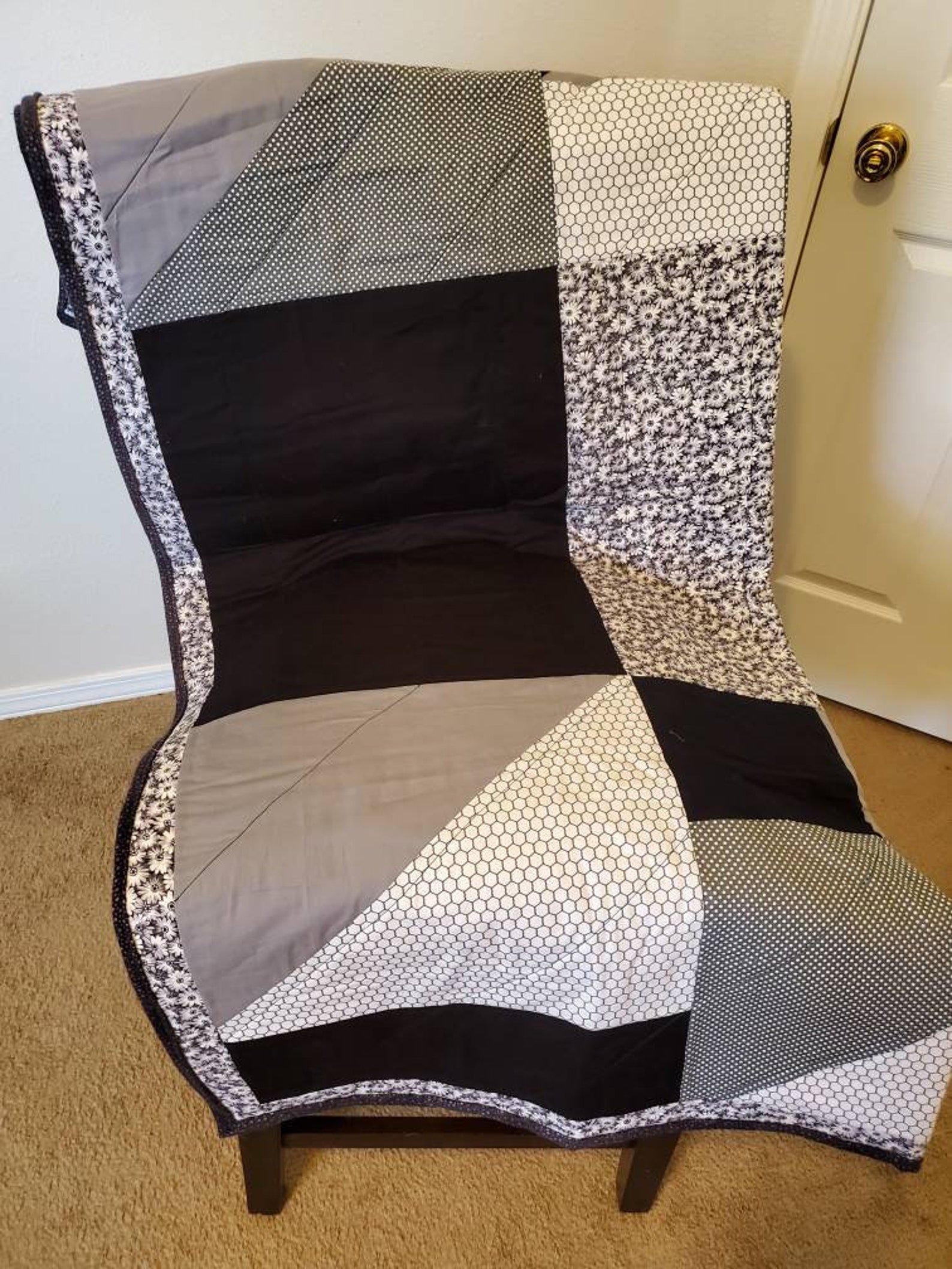 Black and white flower quilt. Blocky quilt. Flower quilt. Etsy