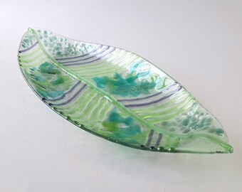 Handmade Leaf-shaped Glass Dish: Green Fused Glass Plate From