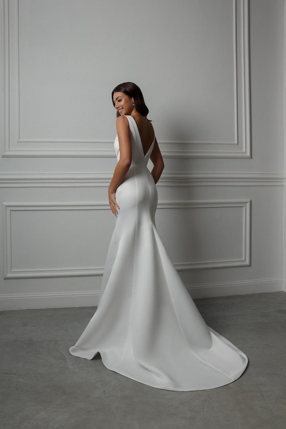 Simple Satin Mermaid Wedding Dress, V Neck Open Back Bridal Gown, Elegant  Minimalist Dress - Etsy Israel