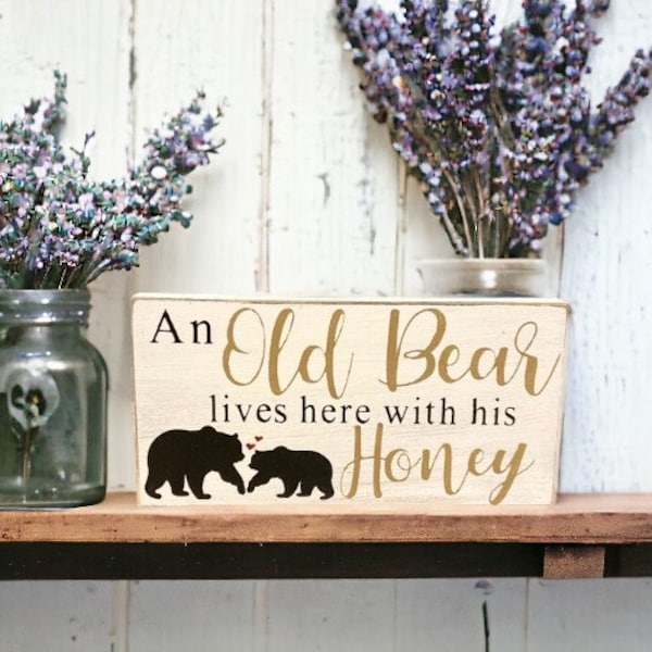 An Old Bear Lives Here With His Honey Funny Rustic Sign Small Wooden Block Sign Funny Gift For Husband Free Standing Wood Sign