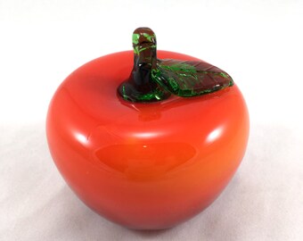 Beautiful vintage hand blown glass apple paperweight