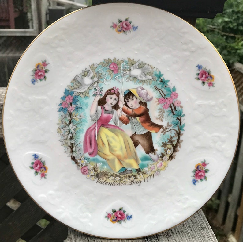 Pretty in Pink-Royal Doulton Valentines Day 1979 Plate