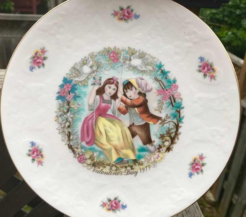 Pretty in Pink-Royal Doulton Valentines Day 1979 Plate