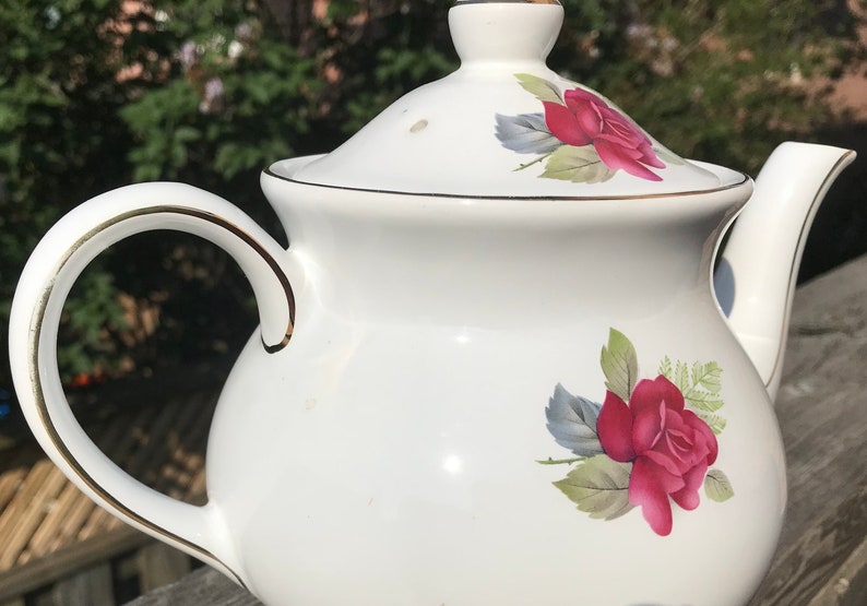 Pretty in Pink-Vintage Sadler Roses Teapot England