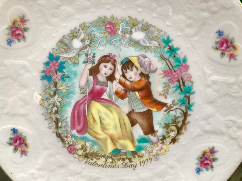 Pretty in Pink-Royal Doulton Valentines Day 1979 Plate