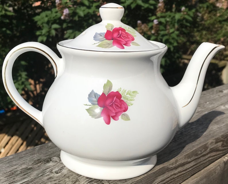 Pretty in Pink-Vintage Sadler Roses Teapot England