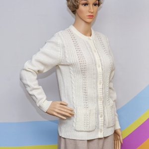 Vintage 1960s Cream Cardigan Sweater | Small