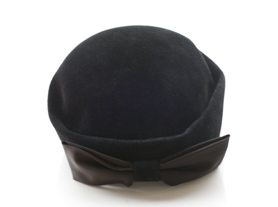 Vintage 1960s Black Velour Beret | 60s Hat by Sheraton - Gem display picture 2