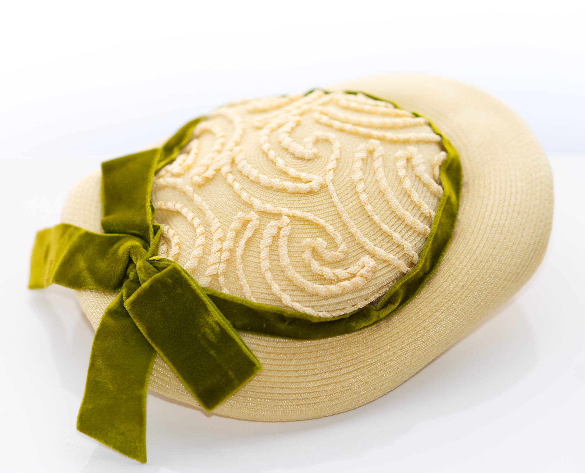 オリーブグリーンのベルベットリボン付きヴィンテージ1940年代帽子