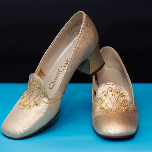 Vintage 1960s Metallic Gold Shoes | Size 7