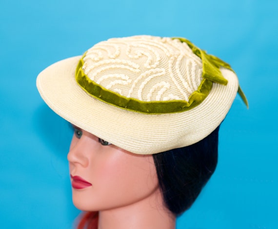 Vintage 1940s Hat with Olive Green Velvet Ribbon - image 2