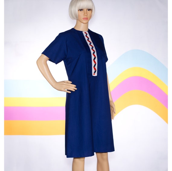 Vintage 1970s Navy Blue Short Sleeved Dress | Lar… - image 2