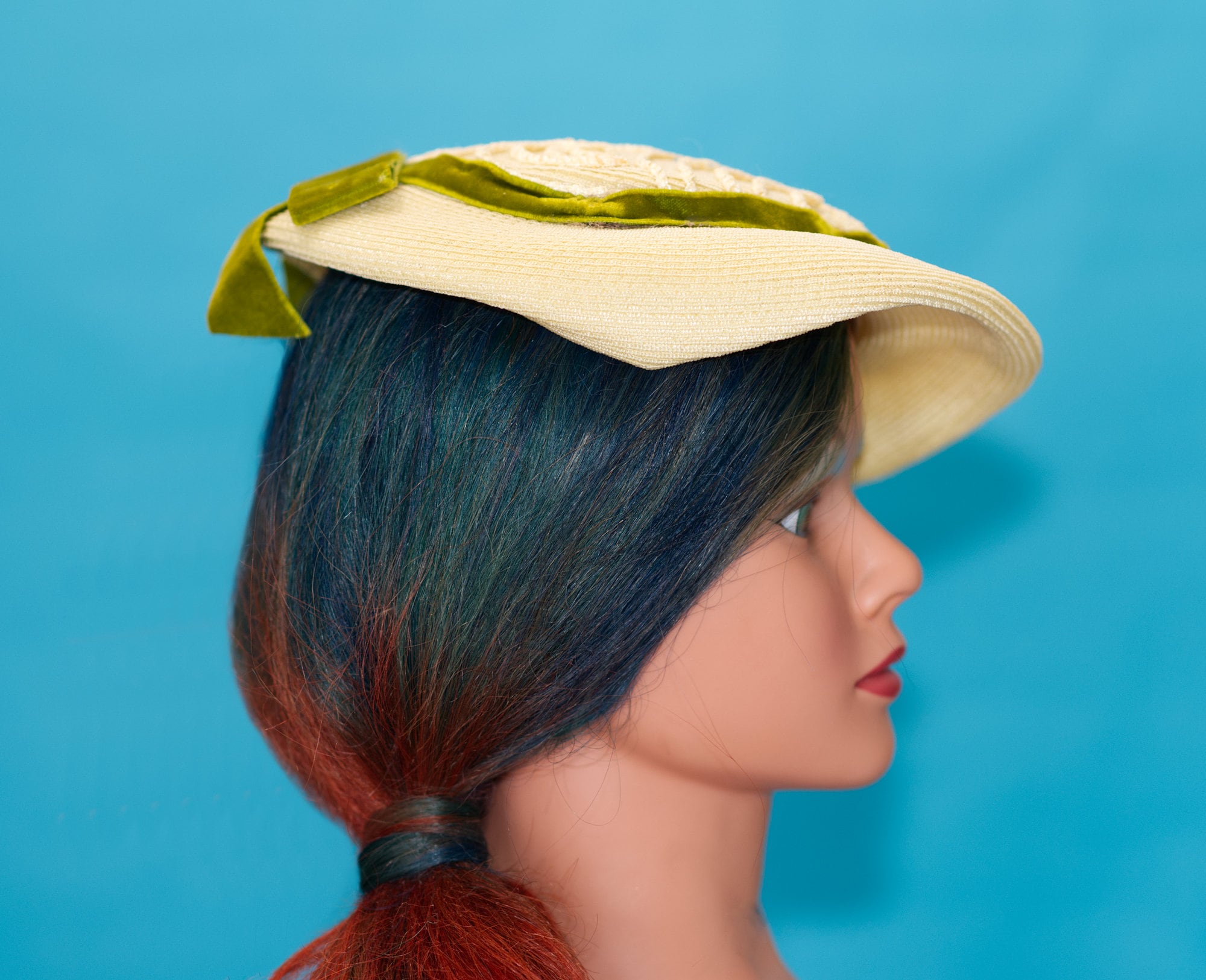 オリーブグリーンのベルベットリボン付きヴィンテージ1940年代帽子