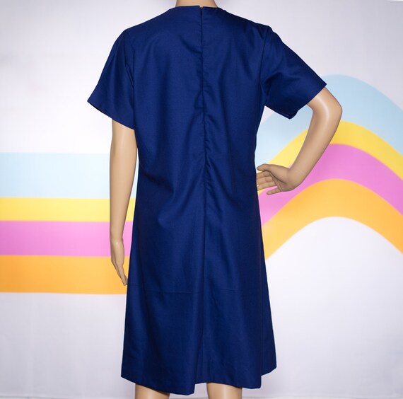 Vintage 1970s Navy Blue Short Sleeved Dress | Lar… - image 4
