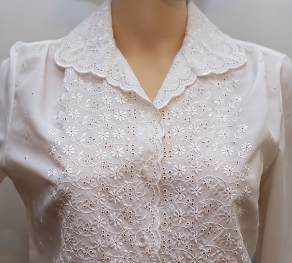 Vintage 1970s Off-White Eyelet Blouse | Medium | 1 - image 2