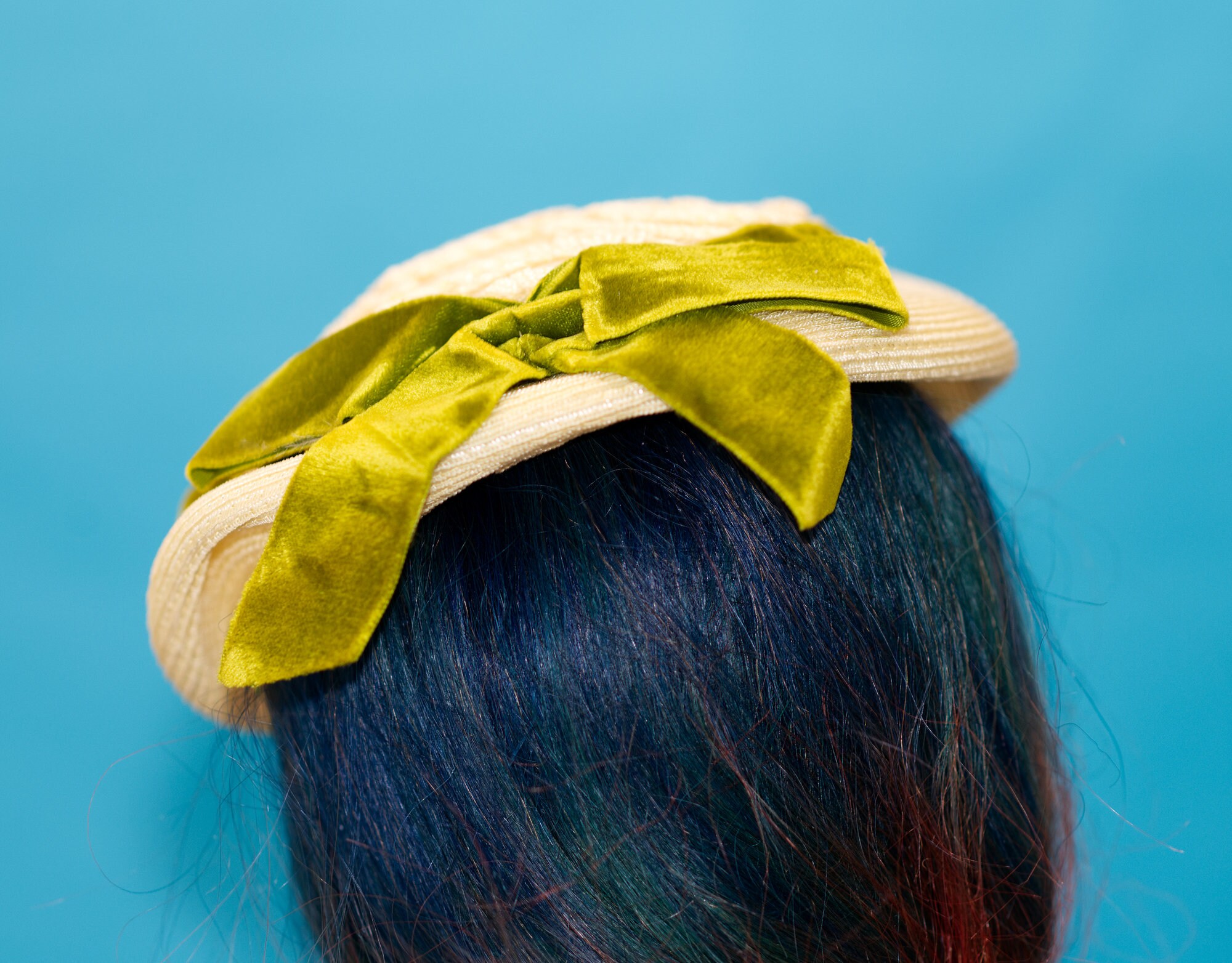 アンティーク　帽子　オリーブグリーン　ベルベット　グログランリボン オリーブグリーンのベルベットリボン付きヴィンテージ1940年代