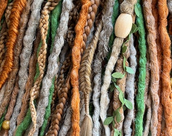 Extensão de dreadlocks Boho sintéticos. Conjunto Sunny Fox. DE Dreadlocks misturam com acessórios